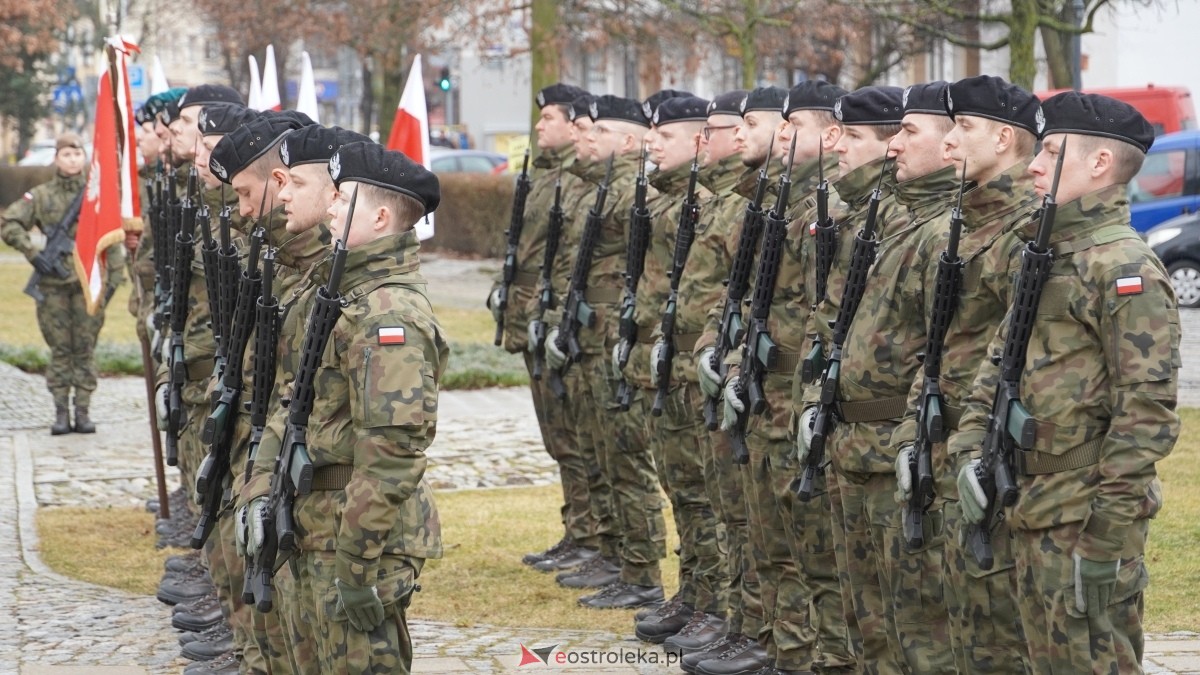 Narodowy Dzień Pamięci Żołnierzy Wyklętych - uroczystości pod pomnikiem Ofiar Terroru Komunistycznego [01.03.2025] - zdjęcie #184 - eOstroleka.pl