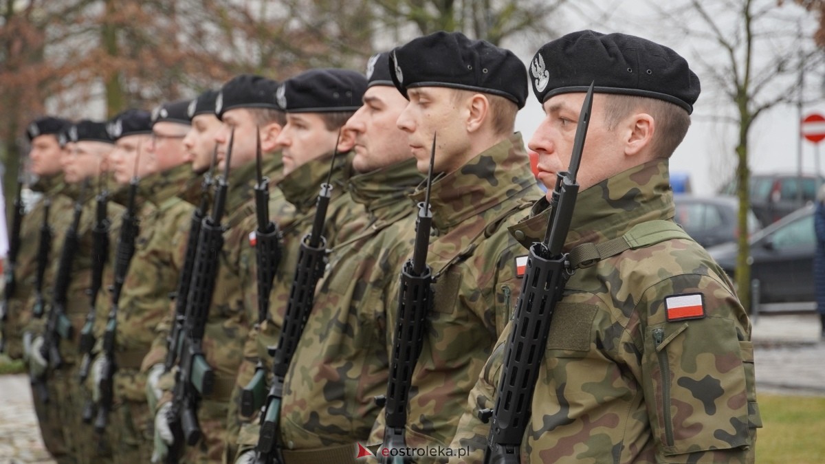 Narodowy Dzień Pamięci Żołnierzy Wyklętych - uroczystości pod pomnikiem Ofiar Terroru Komunistycznego [01.03.2025] - zdjęcie #174 - eOstroleka.pl