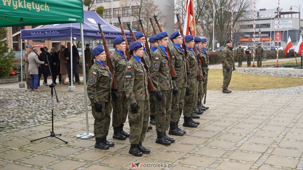 Narodowy Dzień Pamięci Żołnierzy Wyklętych - uroczystości pod pomnikiem Ofiar Terroru Komunistycznego [01.03.2025] - zdjęcie #159 - eOstroleka.pl