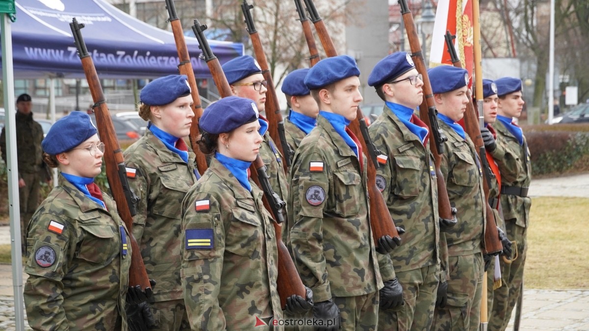Narodowy Dzień Pamięci Żołnierzy Wyklętych - uroczystości pod pomnikiem Ofiar Terroru Komunistycznego [01.03.2025] - zdjęcie #158 - eOstroleka.pl