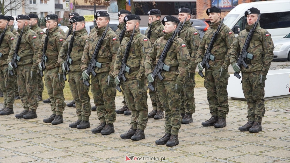 Narodowy Dzień Pamięci Żołnierzy Wyklętych - uroczystości pod pomnikiem Ofiar Terroru Komunistycznego [01.03.2025] - zdjęcie #149 - eOstroleka.pl