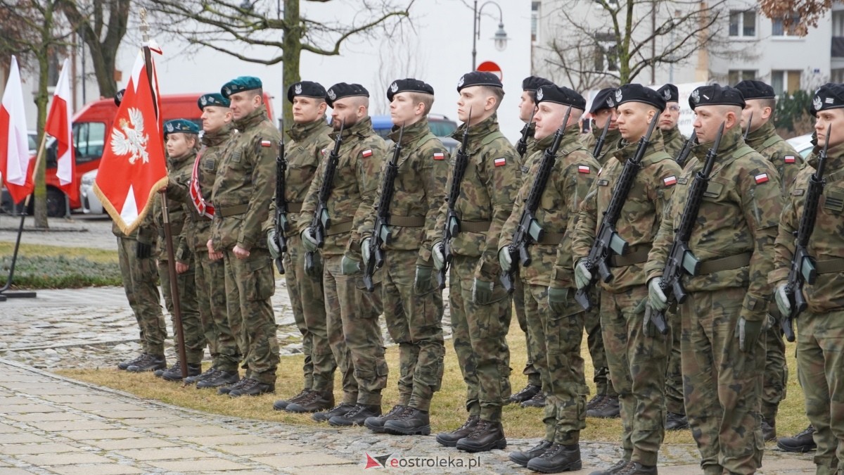 Narodowy Dzień Pamięci Żołnierzy Wyklętych - uroczystości pod pomnikiem Ofiar Terroru Komunistycznego [01.03.2025] - zdjęcie #148 - eOstroleka.pl