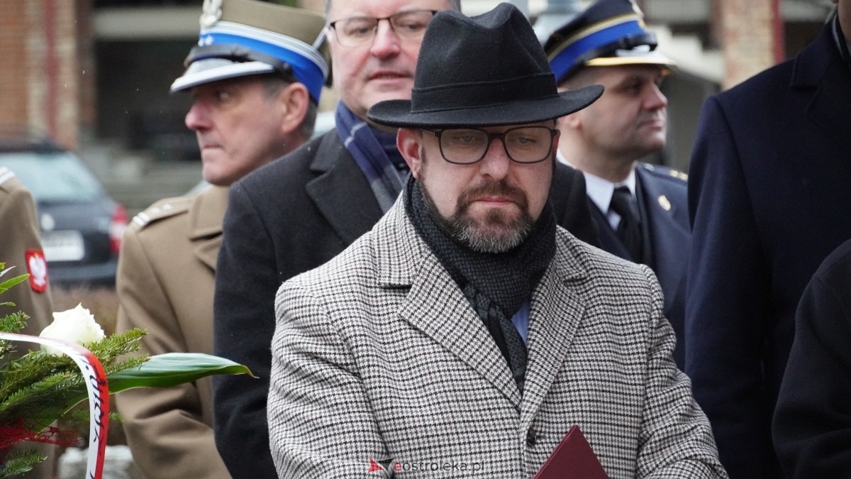 Narodowy Dzień Pamięci Żołnierzy Wyklętych - uroczystości pod pomnikiem Ofiar Terroru Komunistycznego [01.03.2025] - zdjęcie #132 - eOstroleka.pl