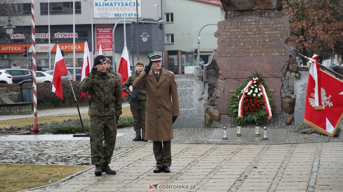 Narodowy Dzień Pamięci Żołnierzy Wyklętych - uroczystości pod pomnikiem Ofiar Terroru Komunistycznego [01.03.2025] - zdjęcie #111 - eOstroleka.pl