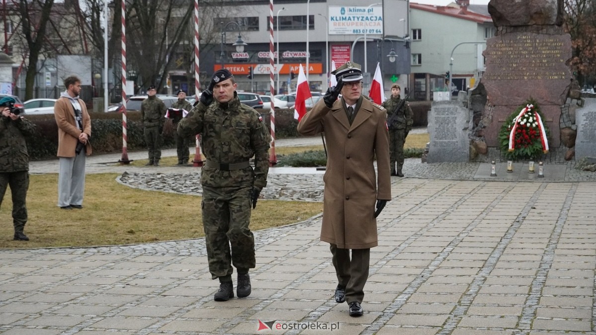 Narodowy Dzień Pamięci Żołnierzy Wyklętych - uroczystości pod pomnikiem Ofiar Terroru Komunistycznego [01.03.2025] - zdjęcie #109 - eOstroleka.pl