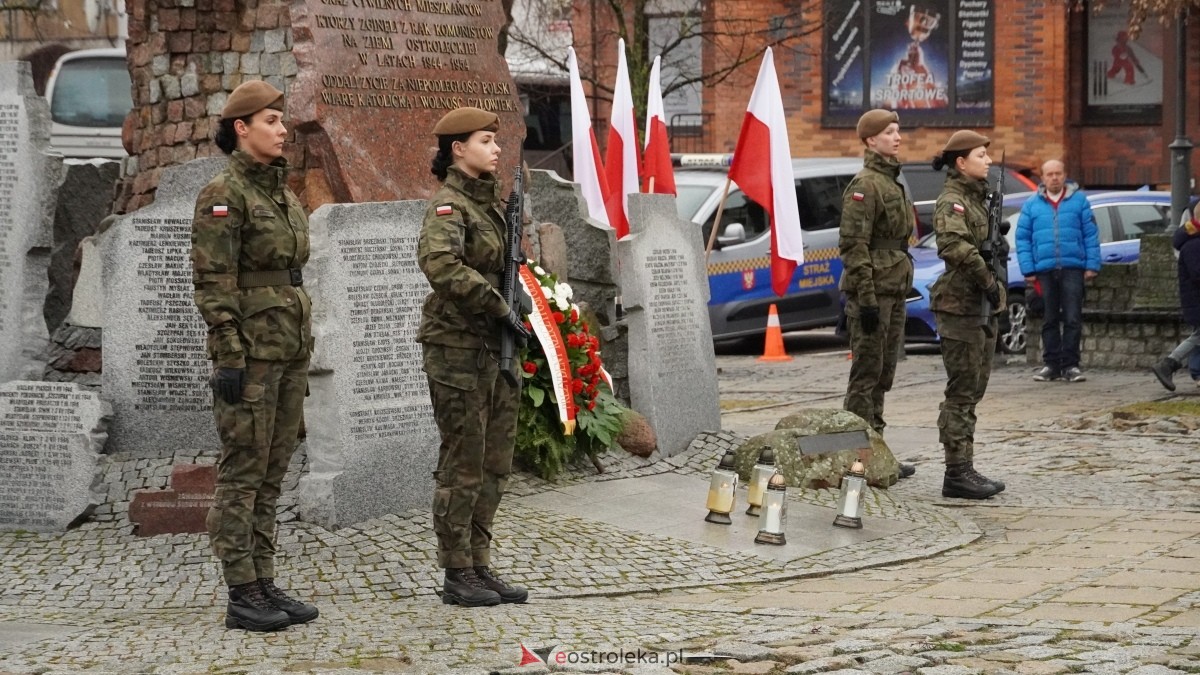 Narodowy Dzień Pamięci Żołnierzy Wyklętych - uroczystości pod pomnikiem Ofiar Terroru Komunistycznego [01.03.2025] - zdjęcie #92 - eOstroleka.pl