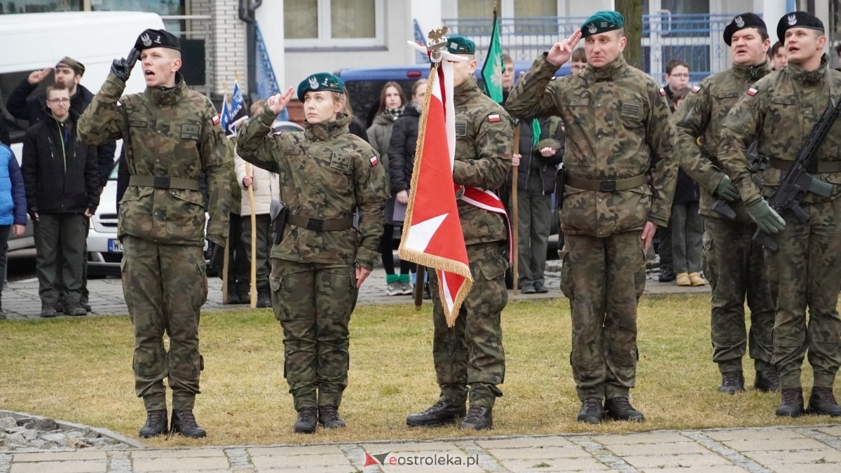 Narodowy Dzień Pamięci Żołnierzy Wyklętych - uroczystości pod pomnikiem Ofiar Terroru Komunistycznego [01.03.2025] - zdjęcie #91 - eOstroleka.pl