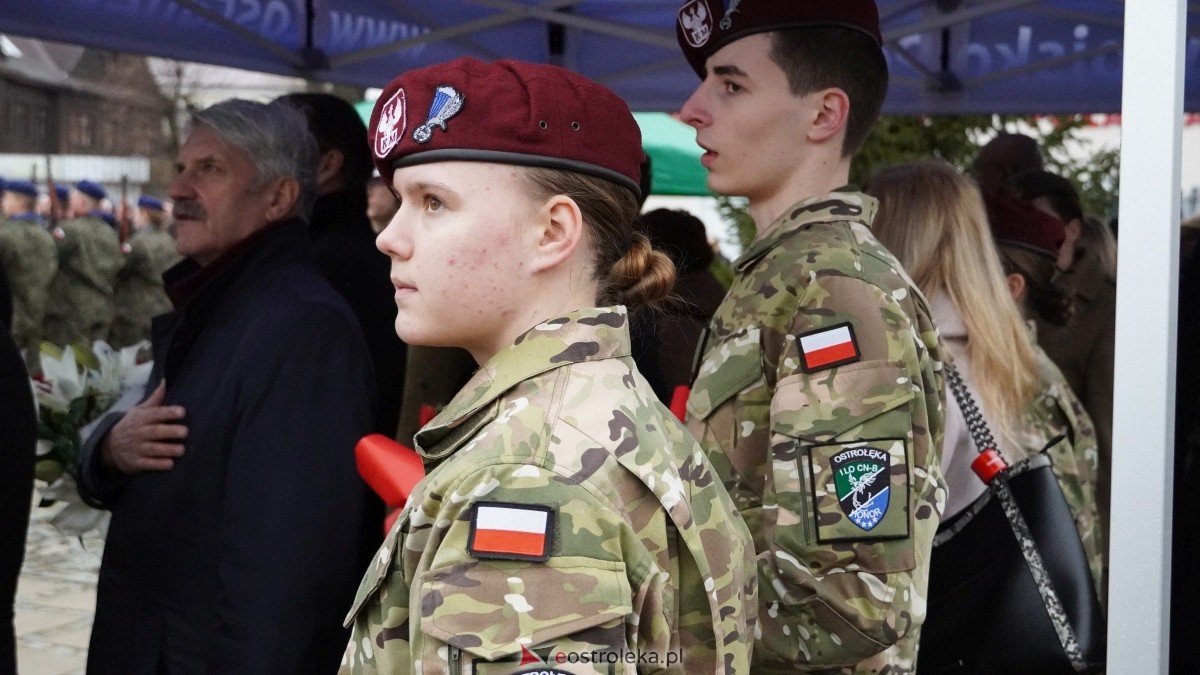 Narodowy Dzień Pamięci Żołnierzy Wyklętych - uroczystości pod pomnikiem Ofiar Terroru Komunistycznego [01.03.2025] - zdjęcie #89 - eOstroleka.pl
