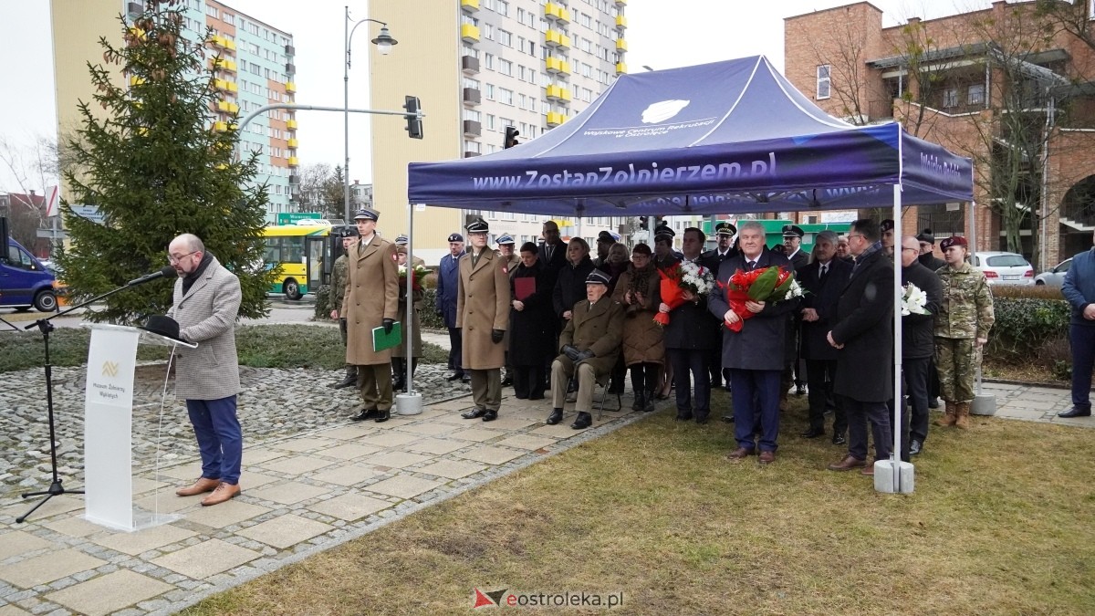 Narodowy Dzień Pamięci Żołnierzy Wyklętych - uroczystości pod pomnikiem Ofiar Terroru Komunistycznego [01.03.2025] - zdjęcie #72 - eOstroleka.pl