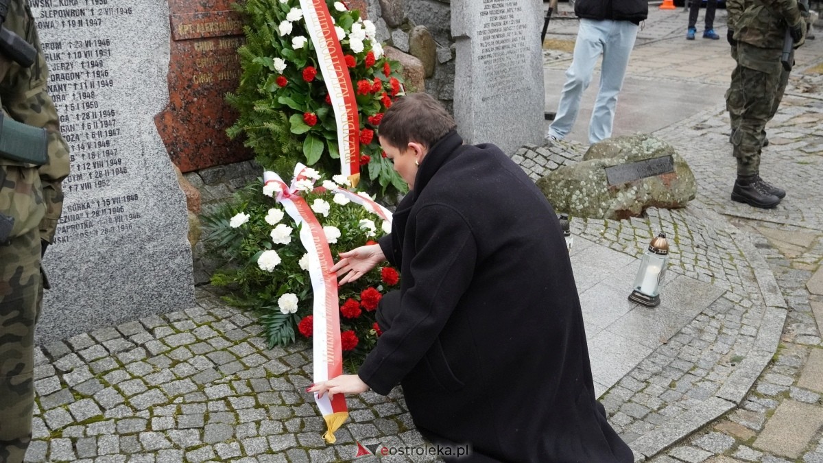 Narodowy Dzień Pamięci Żołnierzy Wyklętych - uroczystości pod pomnikiem Ofiar Terroru Komunistycznego [01.03.2025] - zdjęcie #40 - eOstroleka.pl
