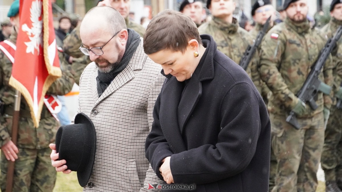 Narodowy Dzień Pamięci Żołnierzy Wyklętych - uroczystości pod pomnikiem Ofiar Terroru Komunistycznego [01.03.2025] - zdjęcie #36 - eOstroleka.pl