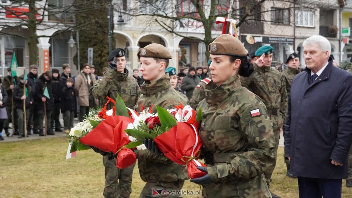 Narodowy Dzień Pamięci Żołnierzy Wyklętych - uroczystości pod pomnikiem Ofiar Terroru Komunistycznego [01.03.2025] - zdjęcie #33 - eOstroleka.pl