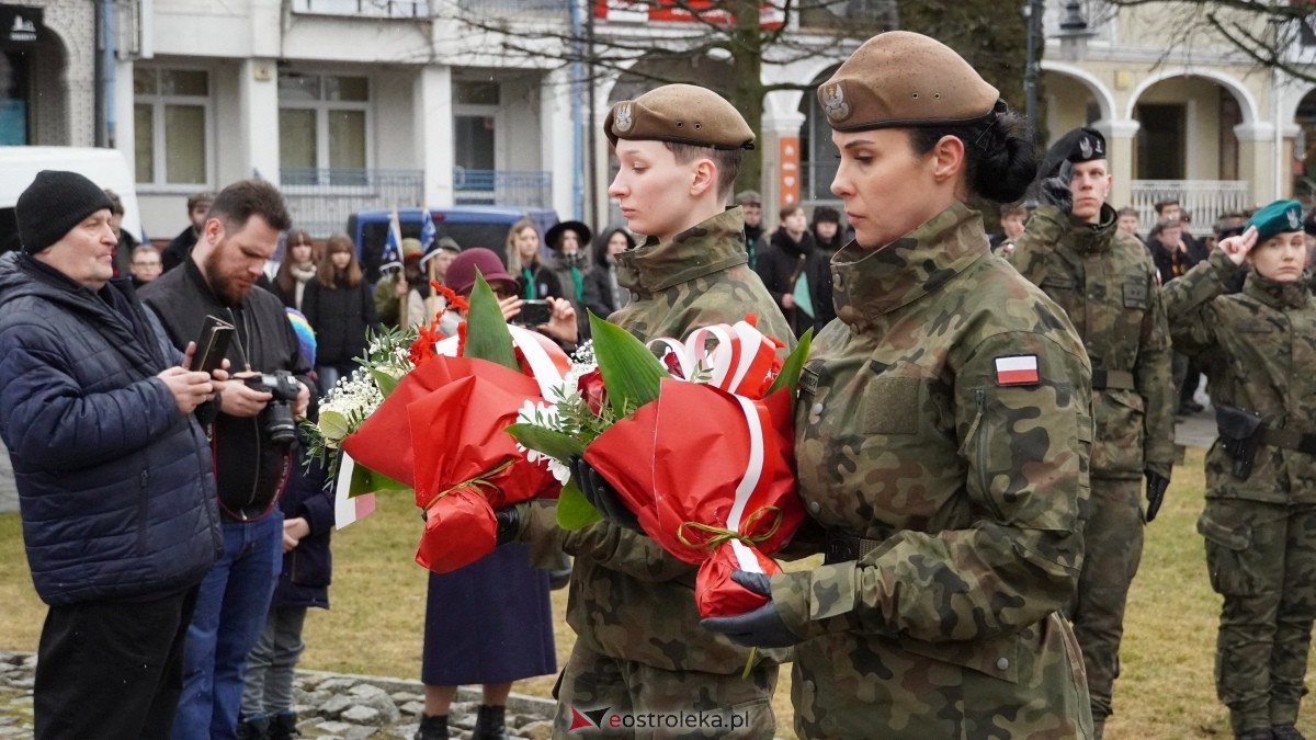 Narodowy Dzień Pamięci Żołnierzy Wyklętych - uroczystości pod pomnikiem Ofiar Terroru Komunistycznego [01.03.2025] - zdjęcie #32 - eOstroleka.pl