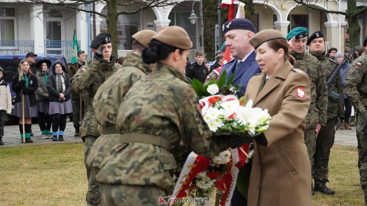 Narodowy Dzień Pamięci Żołnierzy Wyklętych - uroczystości pod pomnikiem Ofiar Terroru Komunistycznego [01.03.2025] - zdjęcie #23 - eOstroleka.pl