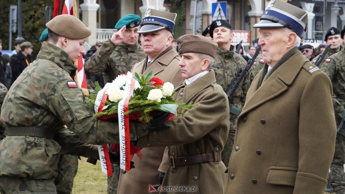 Narodowy Dzień Pamięci Żołnierzy Wyklętych - uroczystości pod pomnikiem Ofiar Terroru Komunistycznego [01.03.2025] - zdjęcie #19 - eOstroleka.pl