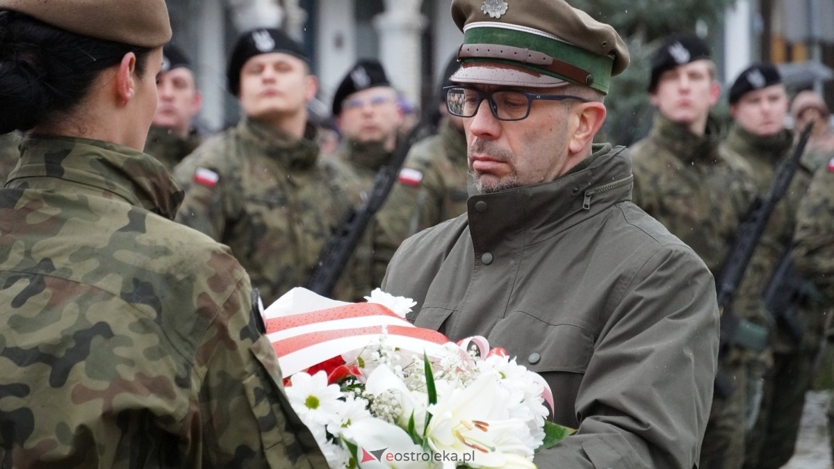 Narodowy Dzień Pamięci Żołnierzy Wyklętych - uroczystości pod pomnikiem Ofiar Terroru Komunistycznego [01.03.2025] - zdjęcie #16 - eOstroleka.pl