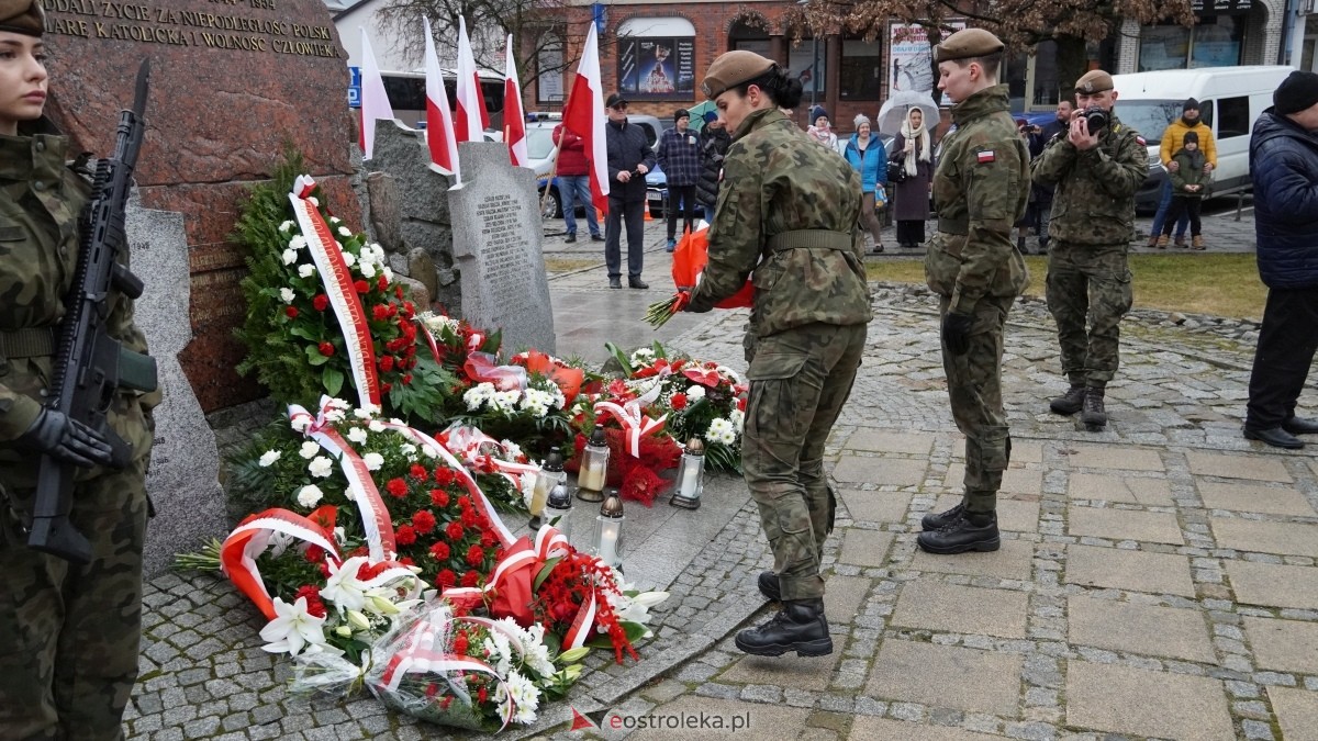 Narodowy Dzień Pamięci Żołnierzy Wyklętych - uroczystości pod pomnikiem Ofiar Terroru Komunistycznego [01.03.2025] - zdjęcie #15 - eOstroleka.pl