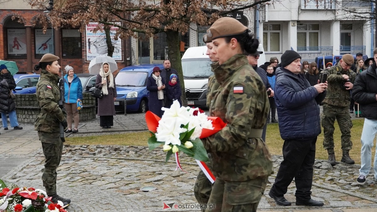 Narodowy Dzień Pamięci Żołnierzy Wyklętych - uroczystości pod pomnikiem Ofiar Terroru Komunistycznego [01.03.2025] - zdjęcie #9 - eOstroleka.pl