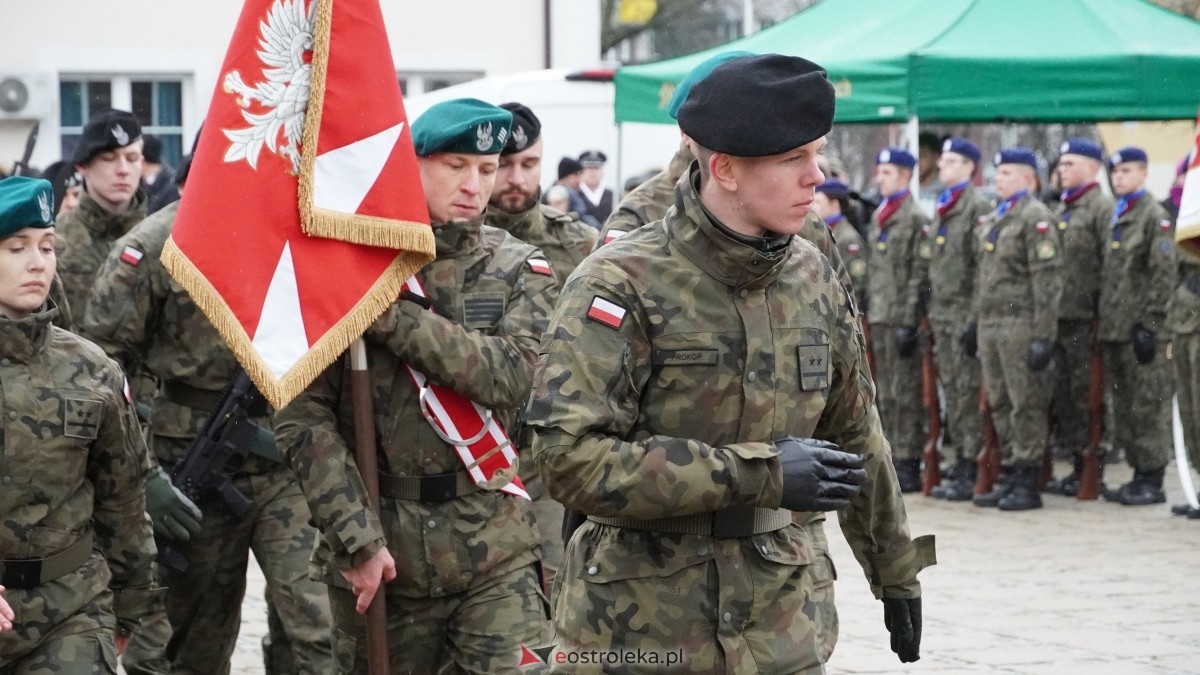 Narodowy Dzień Pamięci Żołnierzy Wyklętych - uroczystości pod pomnikiem Ofiar Terroru Komunistycznego [01.03.2025] - zdjęcie #75 - eOstroleka.pl