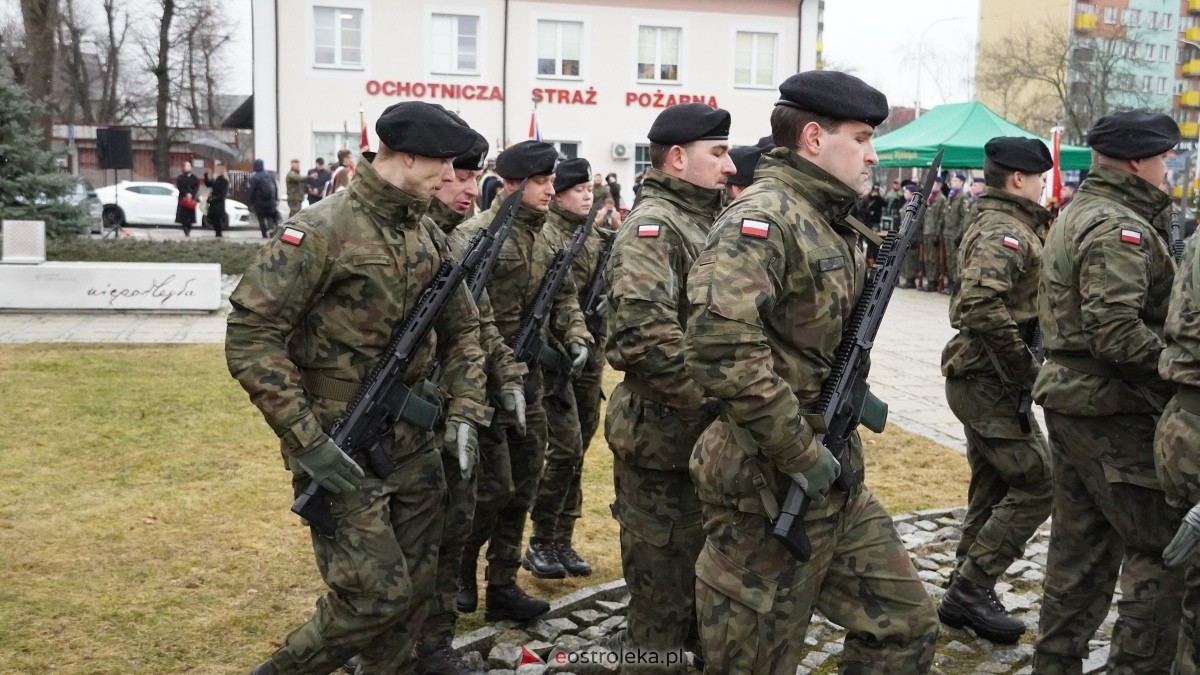 Narodowy Dzień Pamięci Żołnierzy Wyklętych - uroczystości pod pomnikiem Ofiar Terroru Komunistycznego [01.03.2025] - zdjęcie #57 - eOstroleka.pl