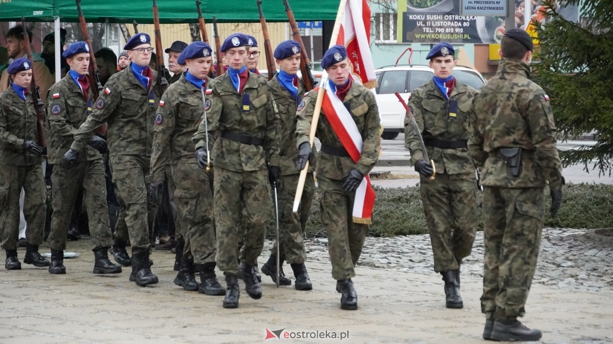 Narodowy Dzień Pamięci Żołnierzy Wyklętych - uroczystości pod pomnikiem Ofiar Terroru Komunistycznego [01.03.2025] - zdjęcie #49 - eOstroleka.pl