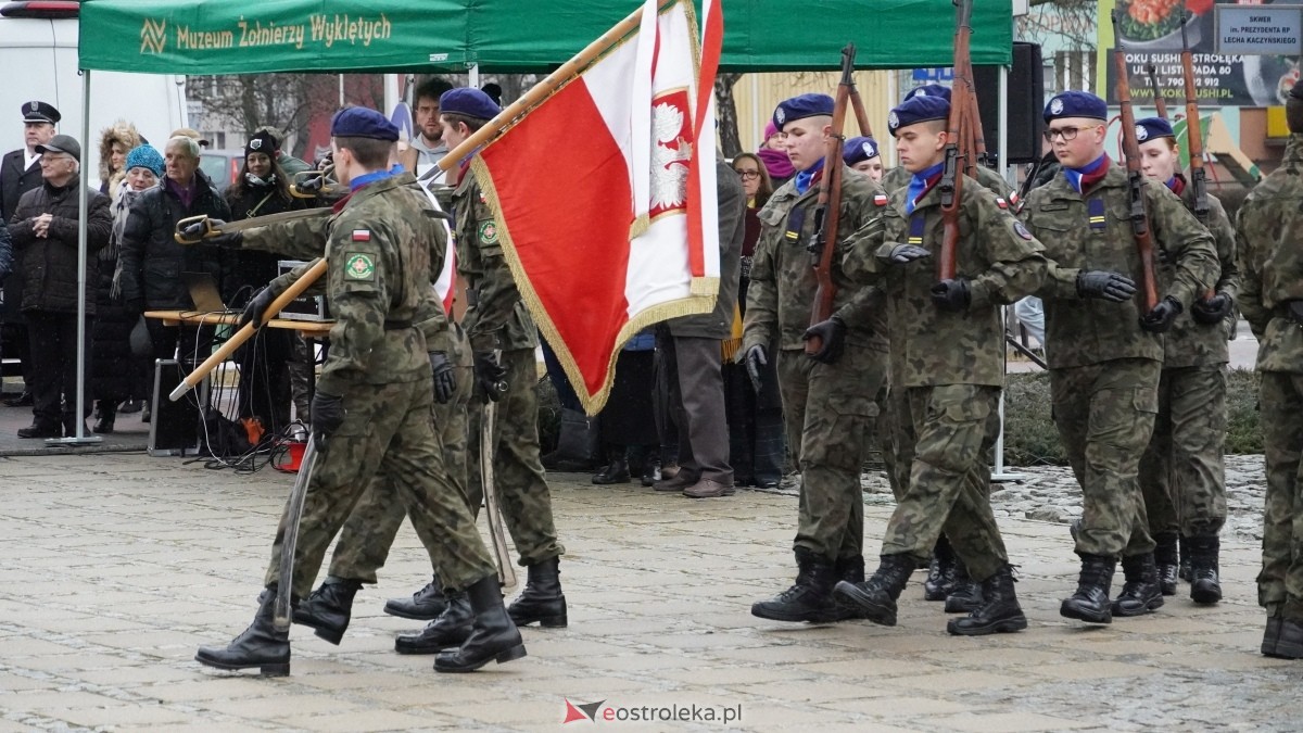 Narodowy Dzień Pamięci Żołnierzy Wyklętych - uroczystości pod pomnikiem Ofiar Terroru Komunistycznego [01.03.2025] - zdjęcie #45 - eOstroleka.pl