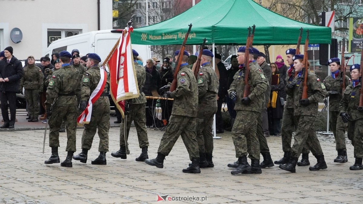 Narodowy Dzień Pamięci Żołnierzy Wyklętych - uroczystości pod pomnikiem Ofiar Terroru Komunistycznego [01.03.2025] - zdjęcie #41 - eOstroleka.pl