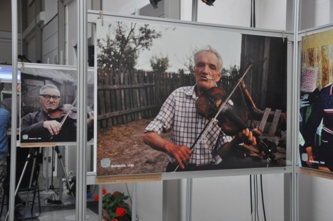 Wernisaż wystawy: Ostatni wiejscy muzykanci w Muzeum Kultury Kurpiowskiej (10.IX.2011) - zdjęcie #14 - eOstroleka.pl