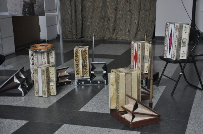 Wernisaż wystawy: Ostatni wiejscy muzykanci w Muzeum Kultury Kurpiowskiej (10.IX.2011) - zdjęcie #6 - eOstroleka.pl