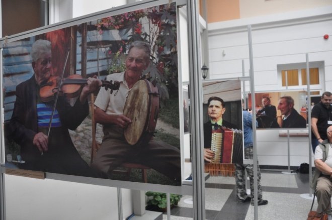 Wernisaż wystawy: Ostatni wiejscy muzykanci w Muzeum Kultury Kurpiowskiej (10.IX.2011) - zdjęcie #5 - eOstroleka.pl
