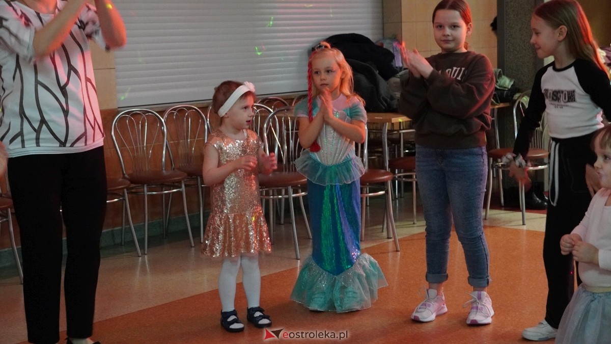 Bal karnawałowy na osiedlu Starosty Kosa [04.03.2025] - zdjęcie #36 - eOstroleka.pl