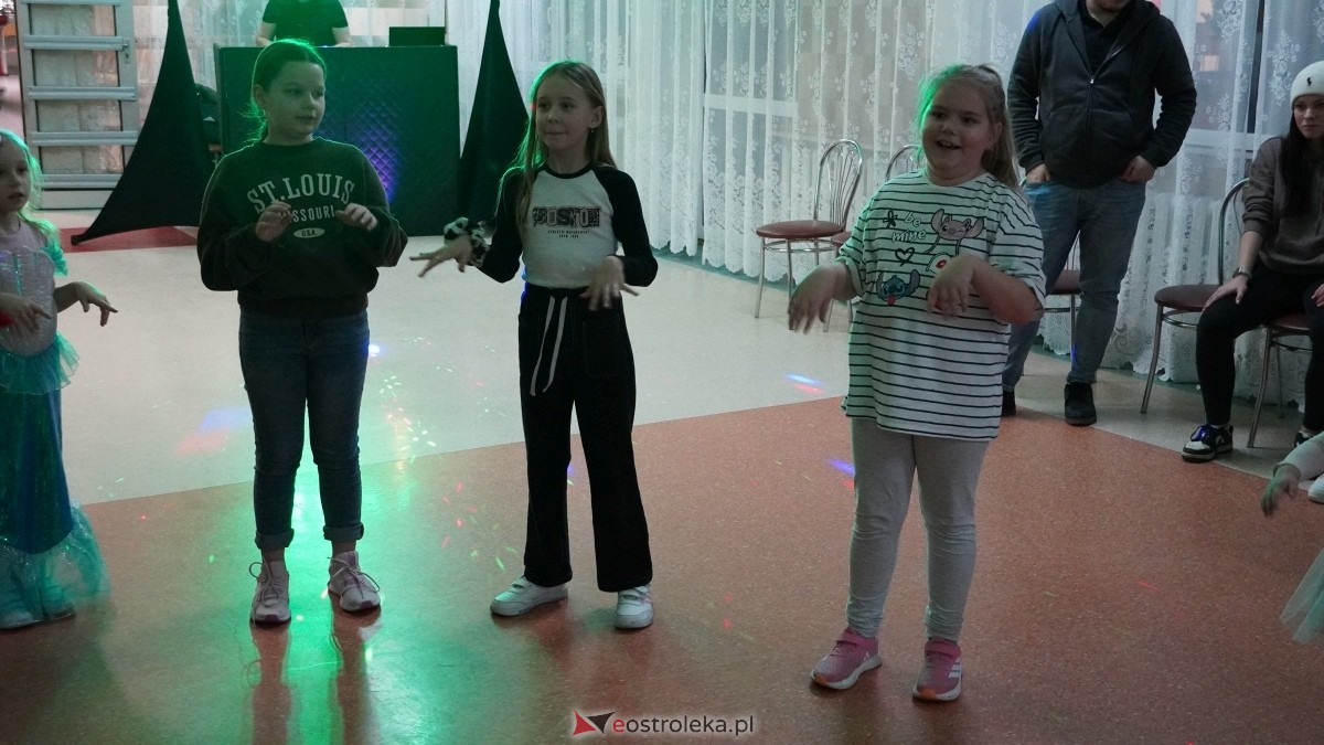 Bal karnawałowy na osiedlu Starosty Kosa [04.03.2025] - zdjęcie #30 - eOstroleka.pl