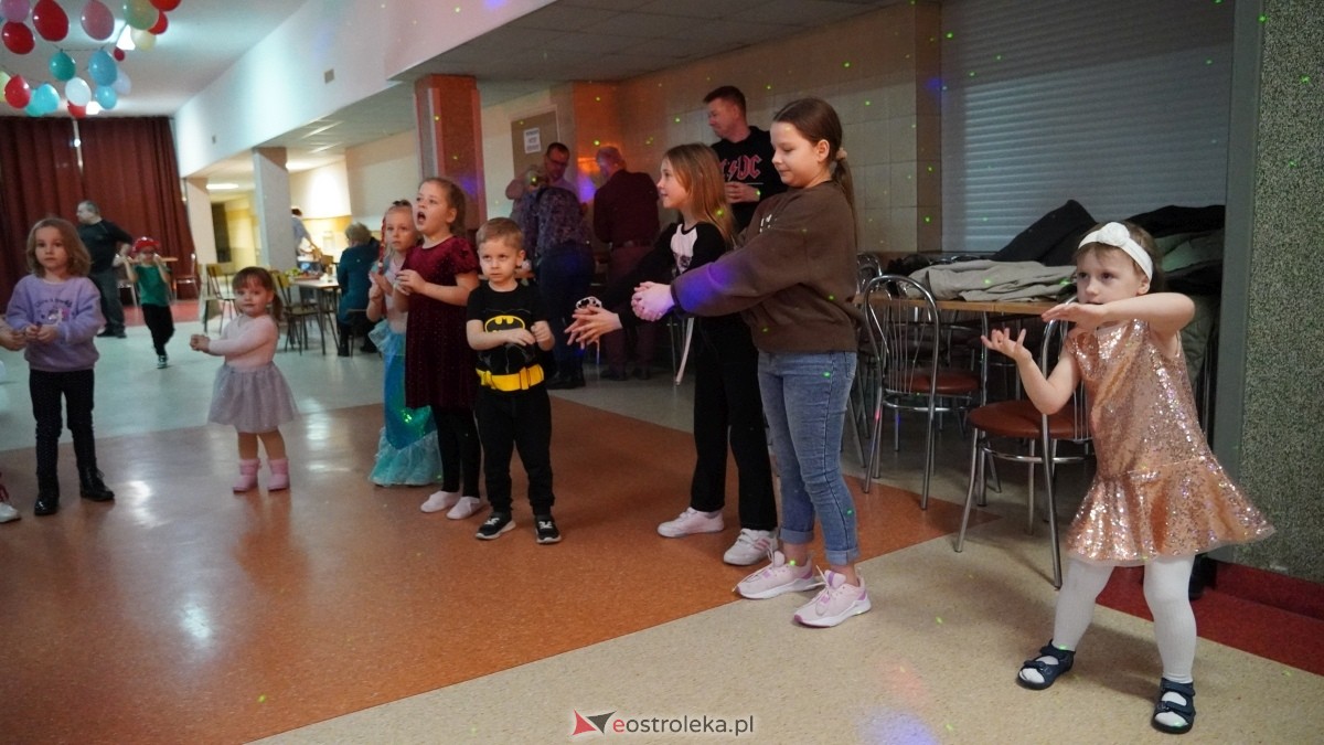 Bal karnawałowy na osiedlu Starosty Kosa [04.03.2025] - zdjęcie #16 - eOstroleka.pl