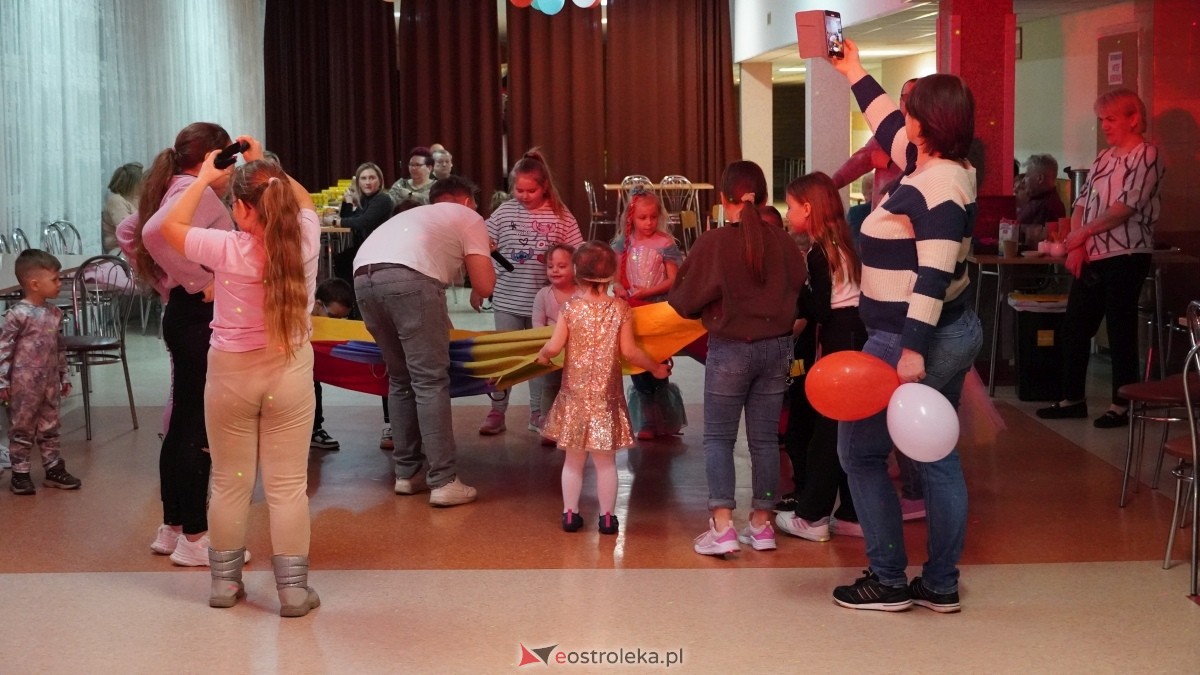 Bal karnawałowy na osiedlu Starosty Kosa [04.03.2025] - zdjęcie #15 - eOstroleka.pl