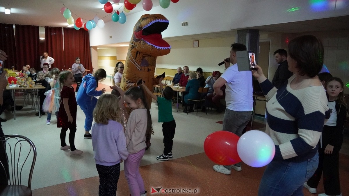 Bal karnawałowy na osiedlu Starosty Kosa [04.03.2025] - zdjęcie #11 - eOstroleka.pl