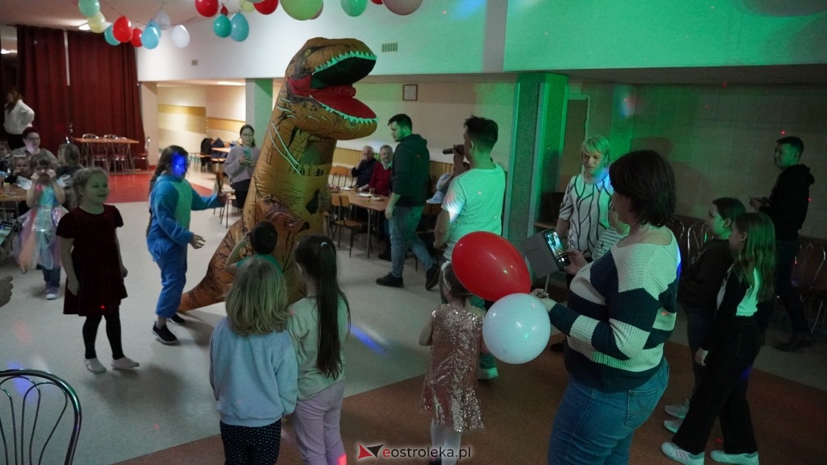 Bal karnawałowy na osiedlu Starosty Kosa [04.03.2025] - zdjęcie #10 - eOstroleka.pl