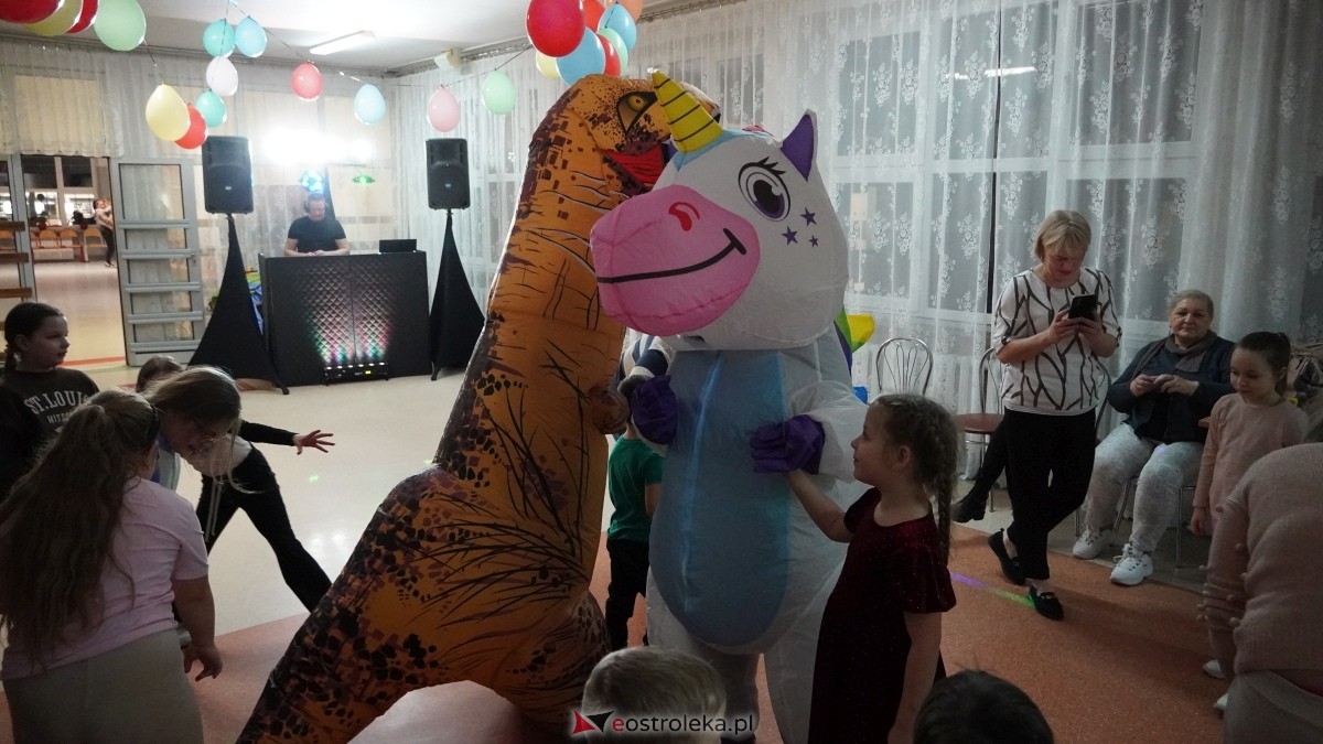 Bal karnawałowy na osiedlu Starosty Kosa [04.03.2025] - zdjęcie #5 - eOstroleka.pl