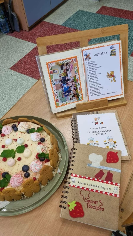 Książka kucharska uczniów SP 10 w Ostrołęce - zdjęcie #25 - eOstroleka.pl