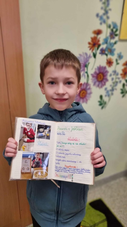 Książka kucharska uczniów SP 10 w Ostrołęce - zdjęcie #2 - eOstroleka.pl