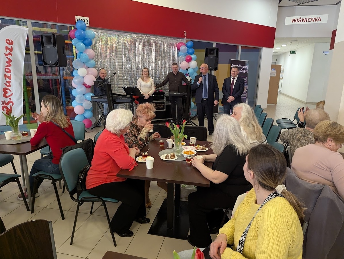 Międzypokoleniowy Dzień Kobiet w Ostrołęce [07.03.2025] - zdjęcie #40 - eOstroleka.pl
