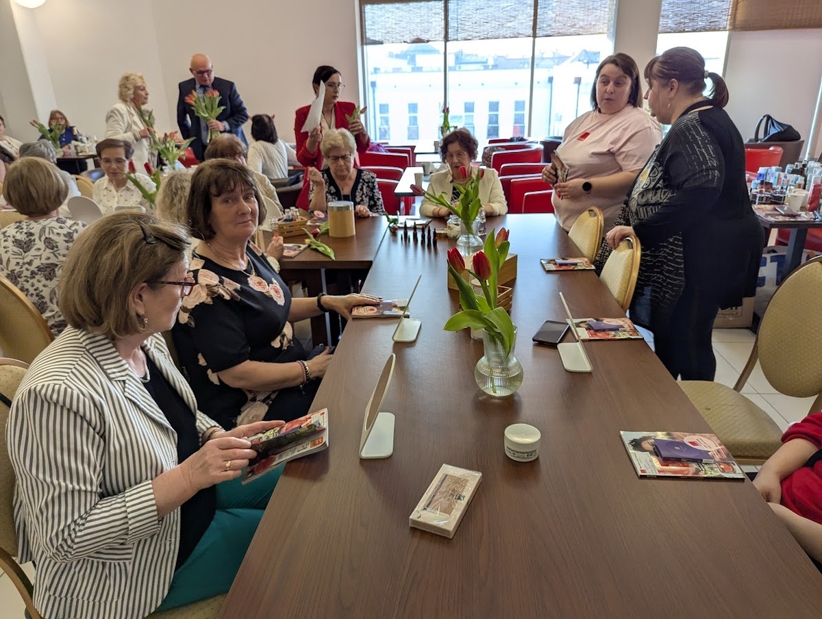 Międzypokoleniowy Dzień Kobiet w Ostrołęce [07.03.2025] - zdjęcie #6 - eOstroleka.pl