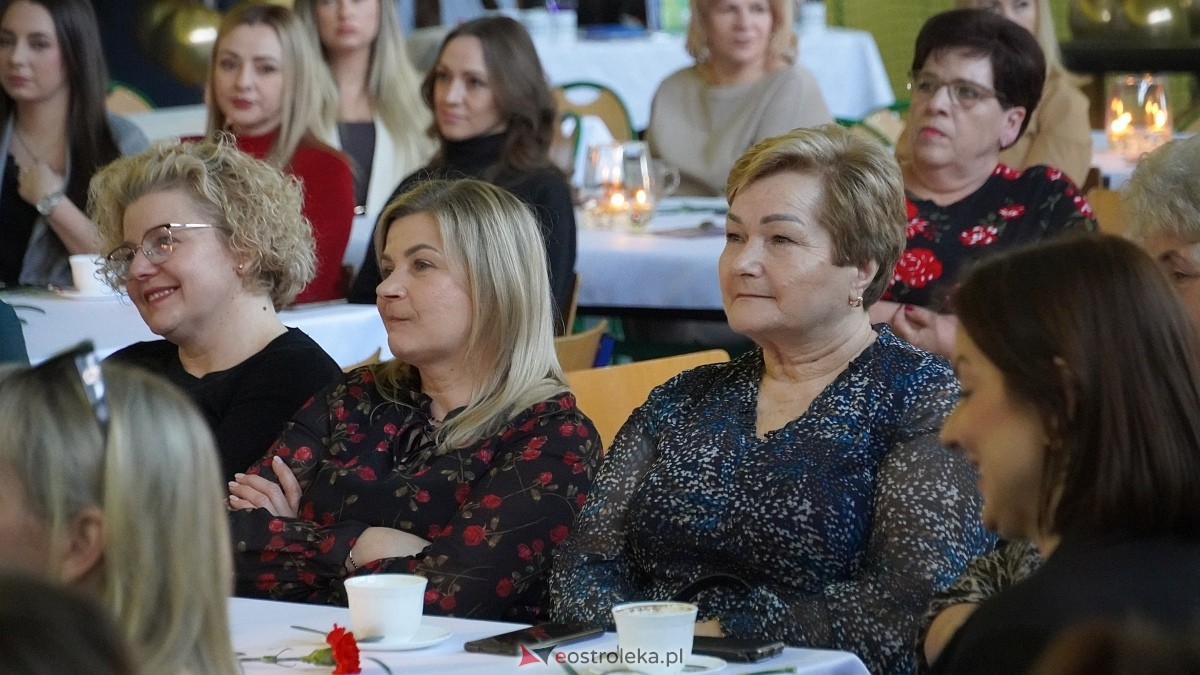 Być kobietą nowoczesną w ZSP w Troszynie [08.03.2025] - zdjęcie #74 - eOstroleka.pl