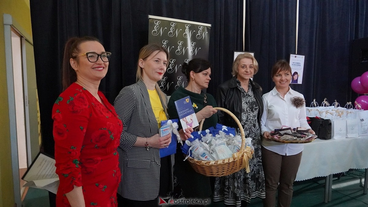 Być kobietą nowoczesną w ZSP w Troszynie [08.03.2025] - zdjęcie #69 - eOstroleka.pl