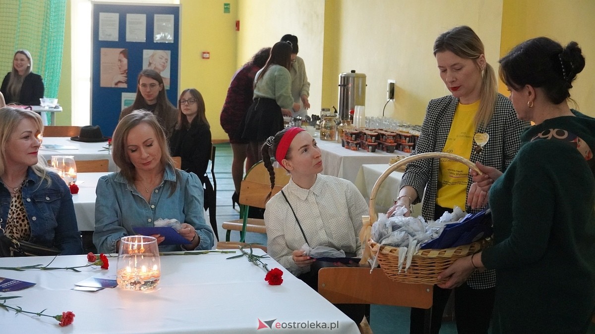 Być kobietą nowoczesną w ZSP w Troszynie [08.03.2025] - zdjęcie #65 - eOstroleka.pl