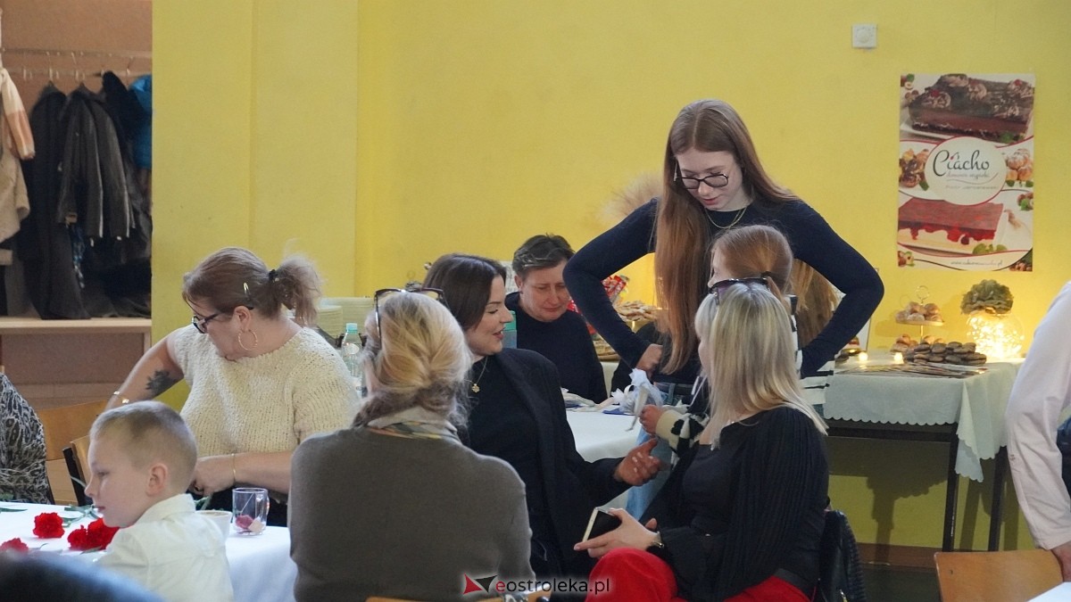 Być kobietą nowoczesną w ZSP w Troszynie [08.03.2025] - zdjęcie #64 - eOstroleka.pl