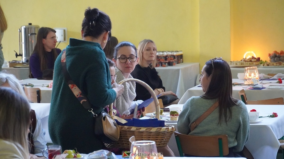 Być kobietą nowoczesną w ZSP w Troszynie [08.03.2025] - zdjęcie #40 - eOstroleka.pl