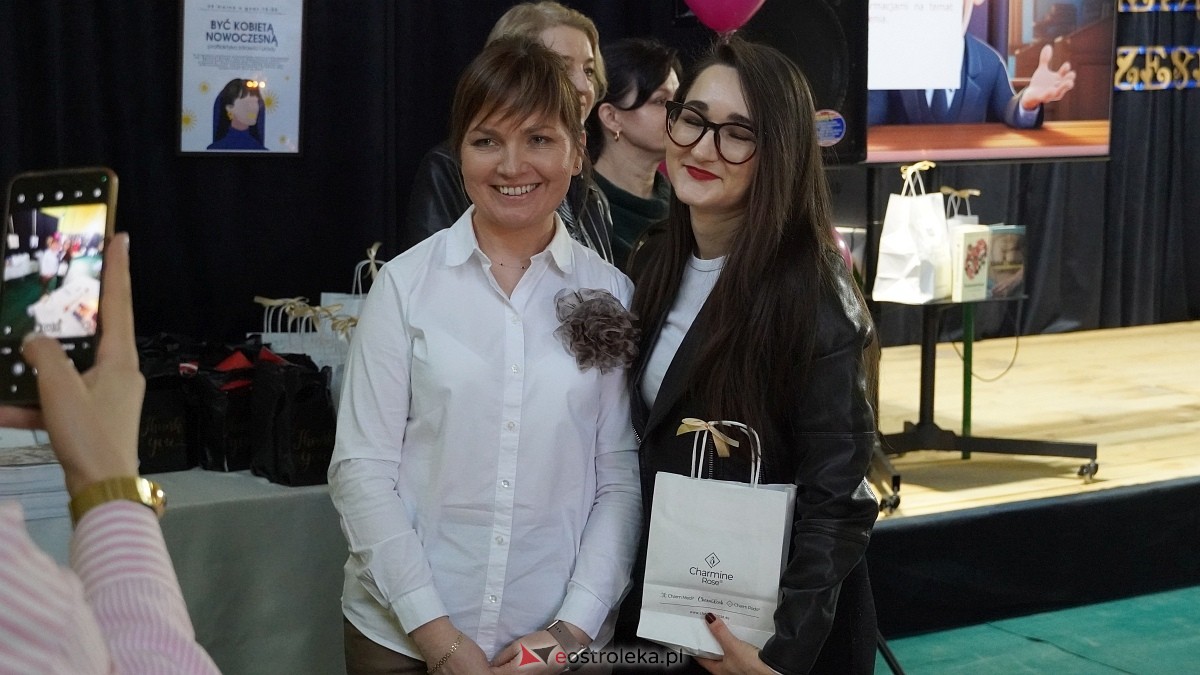 Być kobietą nowoczesną w ZSP w Troszynie [08.03.2025] - zdjęcie #23 - eOstroleka.pl