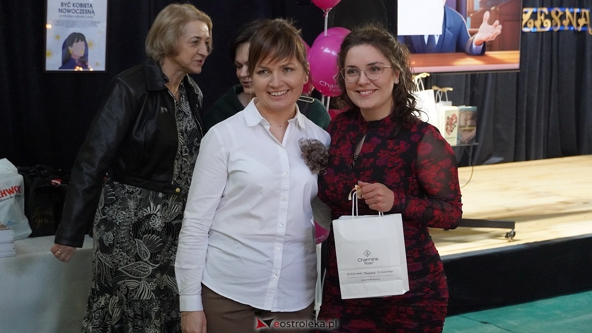 Być kobietą nowoczesną w ZSP w Troszynie [08.03.2025] - zdjęcie #20 - eOstroleka.pl