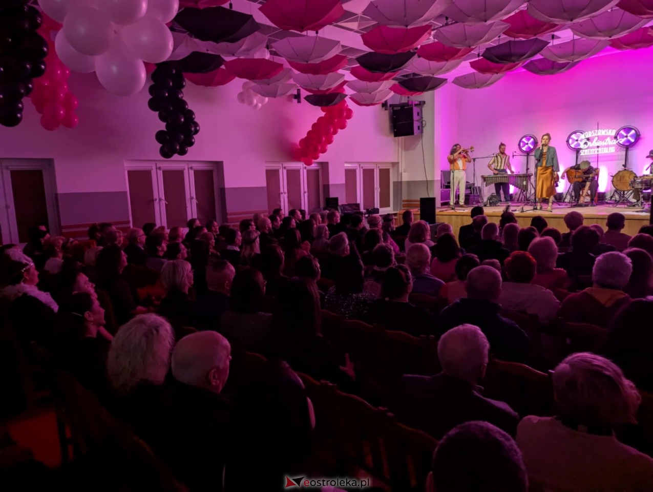 Dzień Kobiet w Lelisie z Warszawską Orkiestrą Sentymentalną [8.03.2025] - zdjęcie #45 - eOstroleka.pl