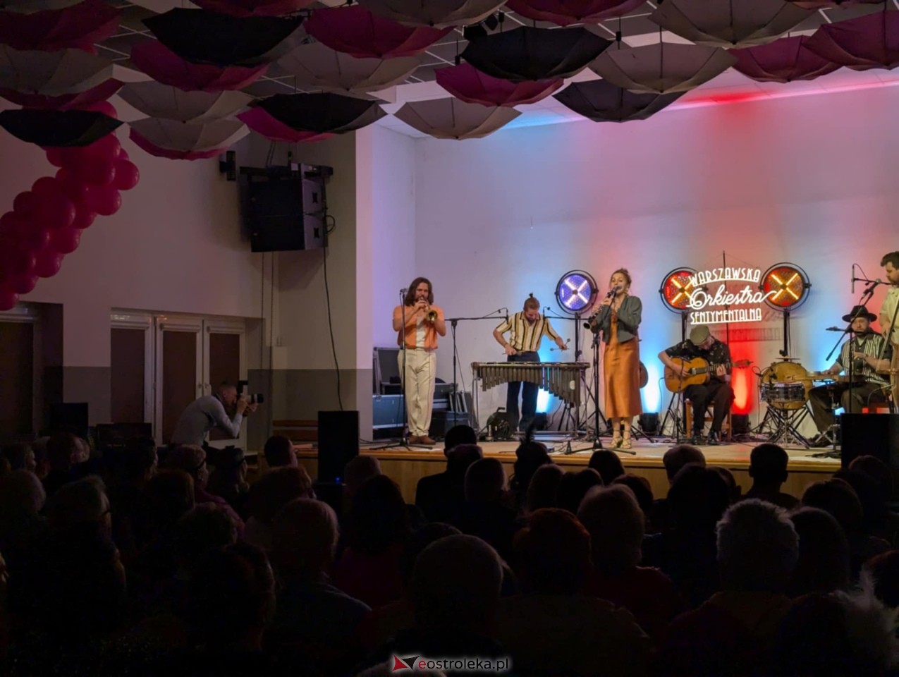 Dzień Kobiet w Lelisie z Warszawską Orkiestrą Sentymentalną [8.03.2025] - zdjęcie #44 - eOstroleka.pl